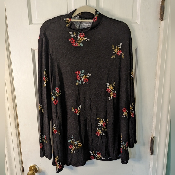 Lane Bryant Tops - Lane Bryant black floral moOck neck swing sweater 3x LIKE NEW